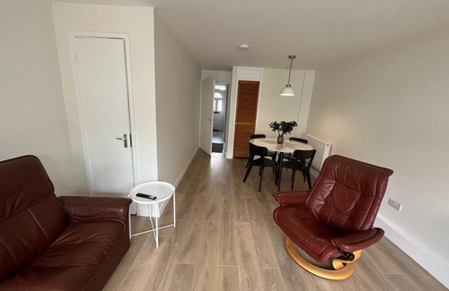 Selhurst Casa | Your perfect Croydon base- Newly renovated, Ultra convenient 2 bedroom house