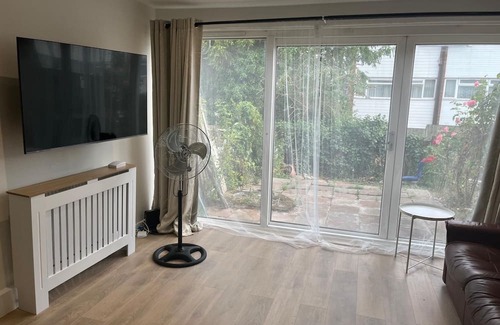 Selhurst Casa | Your perfect Croydon base- Newly renovated, Ultra convenient 2 bedroom house