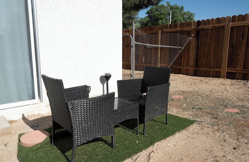 Lancaster Casa | Spacious 4-bedroom house with WiFi and AC in Lancaster