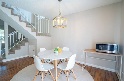 Lancaster Casa | Spacious 4-bedroom house with WiFi and AC in Lancaster