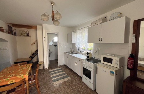 Nemesgulacs Cabaña | Cosy one bedroom cottage with perfect views with AC close to Lake Balaton