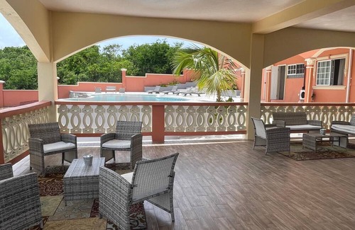 Silver Sands Apartamento | Charming 3-bedroom apartment with Pool, WiFi, AC in enchanting Duncan’s Bay