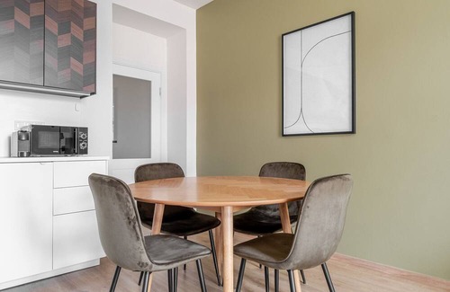 Vrsovice Apartamento | Blueground | Prague 10, nr park & foodie area (PRG-18)