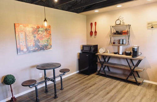 Canton Cabaña | The Brickhouse - Modern Brick House Themed Cottage w/Access to Pool and Hot Tub
