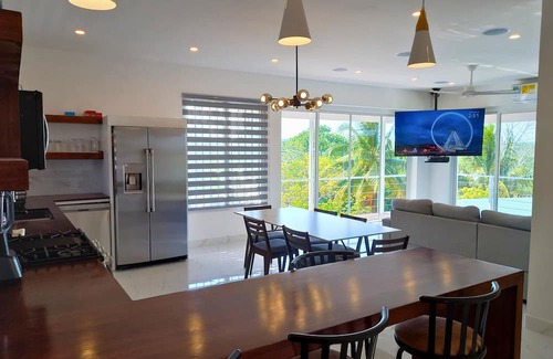 San Ignacio Villa | Charming 2-bedroom villa with Swimming Pool, WiFi, & AC in lovely San Ignacio