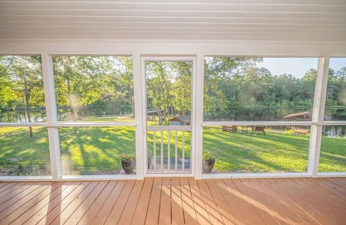 Spring Hill Cabaña | Loch Haven on Harris -Vintage Lakefront Cottage on 20 Private Acres w/Pond