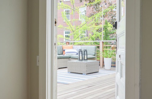 West End Apartamento | Amazing West End apartment walkable to downtown and the waterfront.