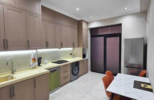 Nasimi Apartamento | Charming Apartment with Side Sea View, Steps from the Metro