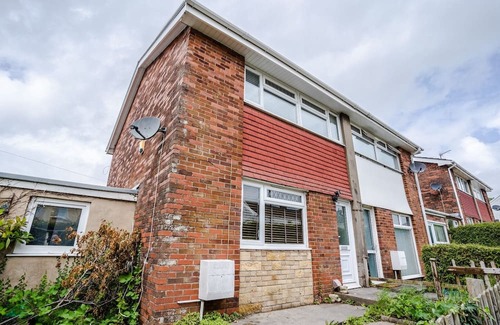 Pontlliw and Tircoed Casa | Parking, Smart TV in Each Room!