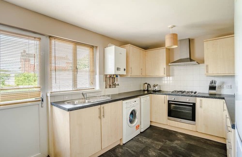 Pontlliw and Tircoed Casa | Parking, Smart TV in Each Room!