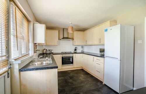 Pontlliw and Tircoed Casa | Parking, Smart TV in Each Room!