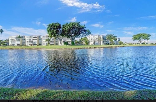 Villages of Oriole Condominio | Renovated Condo...Minutes to beach