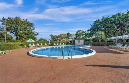 Villages of Oriole Condominio | Renovated Condo...Minutes to beach