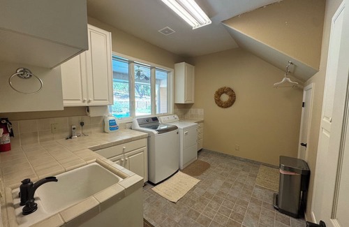 Squaw Valley Casa | Spacious 5-bdrm house in charming Yokuts Valley with AC, WiFi near Kings Canyon
