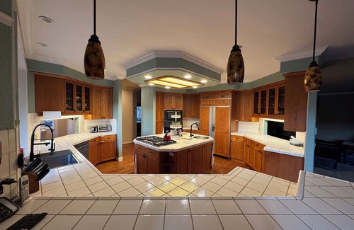 Squaw Valley Casa | Spacious 5-bdrm house in charming Yokuts Valley with AC, WiFi near Kings Canyon