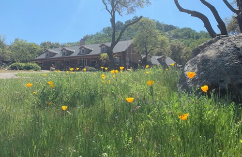 Squaw Valley Casa | Spacious 5-bdrm house in charming Yokuts Valley with AC, WiFi near Kings Canyon