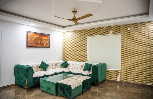 Faridabad Otro | Luxurious 4BHK Farmhouse Retreat with Private Pool