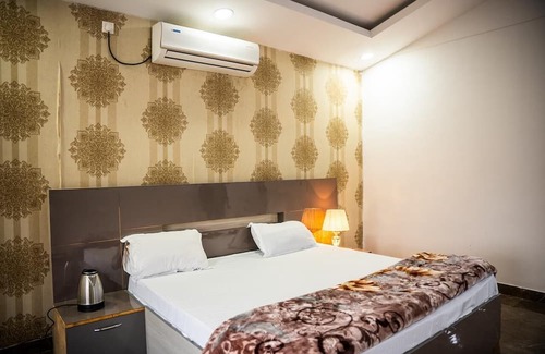 Faridabad Otro | Luxurious 4BHK Farmhouse Retreat with Private Pool