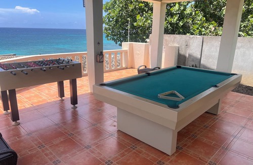 Discovery Bay Villa | Hillcrest Villa - Comfort of a Hotel/Privacy of a Home