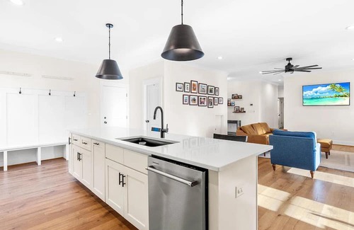 Clayton Casa | Family/Dog Friendly Retreat - 1ac Fenced Backyard + Games
