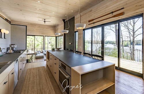 Seguin Cabaña | 4 bed 4 bath cottage in prime location on Lake Joseph
