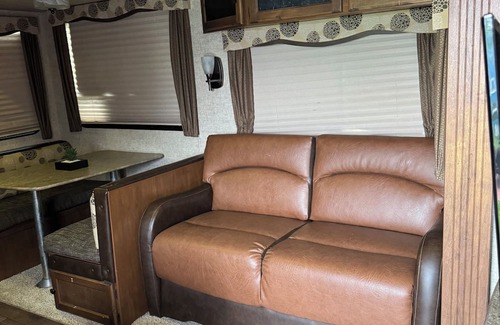 Port Lavaca Casa | Bunk House RV-bedroom RV in fantastic Port O'Connor TX with AC