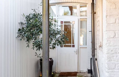 Leigh-on-Sea Apartamento | 1 Bed Garden Flat in the Heart of Leigh, Sleeps 3.