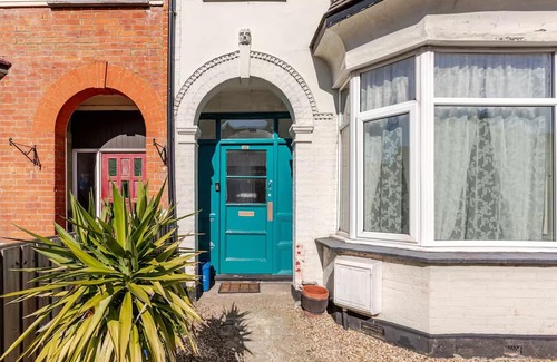 Leigh-on-Sea Apartamento | 1 Bed Garden Flat in the Heart of Leigh, Sleeps 3.