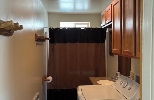 White Sulphur Springs Cabina | Cabin in the Little Belt Mountains