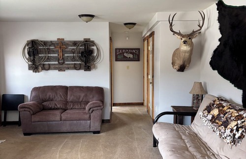 White Sulphur Springs Cabina | Cabin in the Little Belt Mountains
