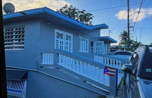 Florencio Casa | Spacious 7-bedroom house with AC, WiFi in lovely Fajardo