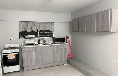 Florencio Casa | Spacious 7-bedroom house with AC, WiFi in lovely Fajardo