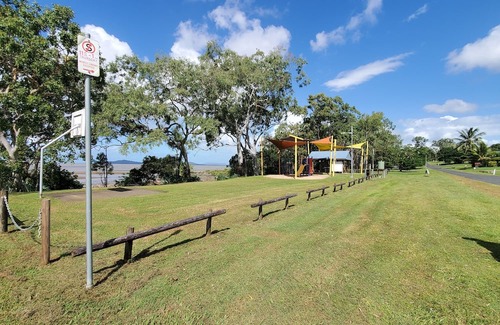 St Helens Beach Casa | Serene St Helens Beach affordable. Multi Families. Crabbing, fishing & relax.