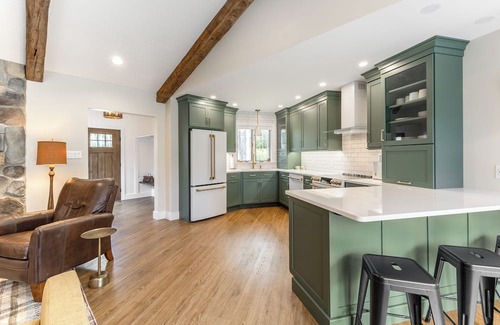 Mattawana Casa | Charming 4-bedroom house on 16+ Acres with Creek, Hiking Trails and Hot Tub