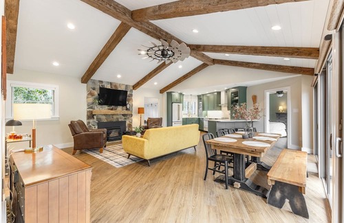 Mattawana Casa | Charming 4-bedroom house on 16+ Acres with Creek, Hiking Trails and Hot Tub
