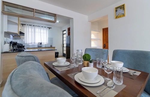 Ruiru Apartamento | Spacious 3-bedroom apartment with WiFi, swimming pool in vibrant Tatu City