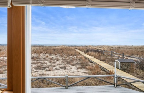 Sagamore Beach Cabaña | Dog-friendly oceanfront 3-Bedroom Cottage with AC and Stunning Views