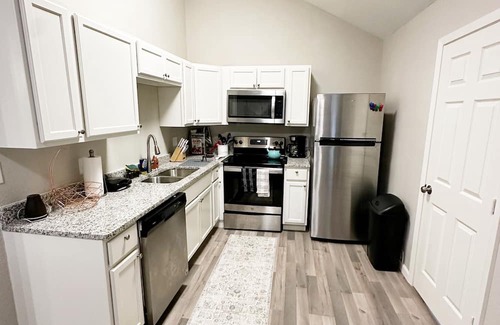 Fort Worth Casa | Ctrl+Alt +Relax - Cozy Work Stay house with WiFi, AC in Fort Worth