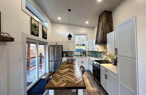 Zionville Casa | New 2-bedroom house in awesome Zionville with WiFi, AC