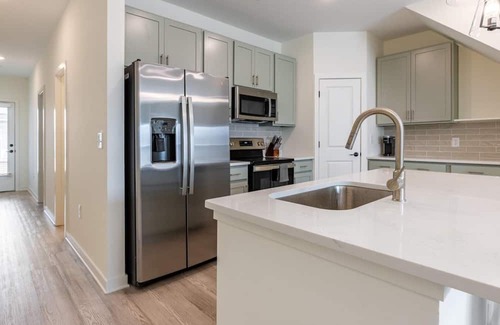 Wilmington Apartamento | Barsala l 2BD with access to gym and saltwater pool