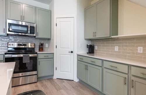 Wilmington Apartamento | Barsala l 2BD with access to gym and saltwater pool