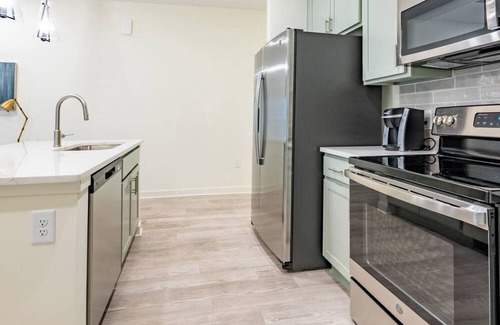 Wilmington Apartamento | Barsala l Brand-new fully furnished 3BD with access to fast Wi-Fi and gym