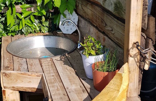 Les Abrets en Dauphine Cabaña | Cottage 'Les Petites Bottes' with Mountain View and Private Garden