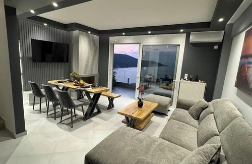 Amfilochia Apartamento | Suite 3 on the Hill - Stunning, Spacious, and Breathtaking Panoramic View