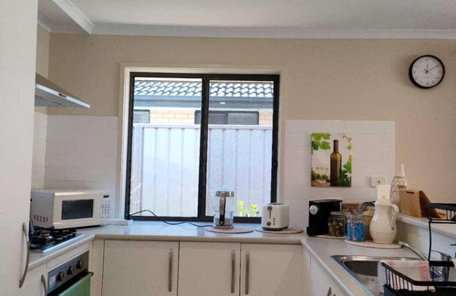 Adelaide Casa | Cozy Getaway retreat-5 bd 2 bath near beach and wineries