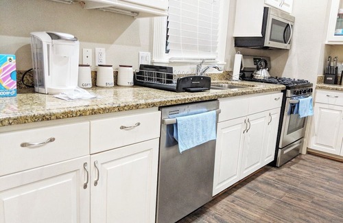 Washington Ave./ Memorial Park Cabaña | Charming 2-bedroom cottage with WiFi, AC in amazing Houston