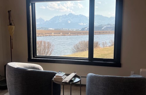 Stanley Cabina | A unique & tranquil newly renovated gem in the Sawtooths on the Salmon River