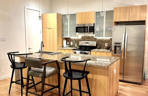 East Downtown Houston Casa | In the heart of Houston with skyline view rooftop!