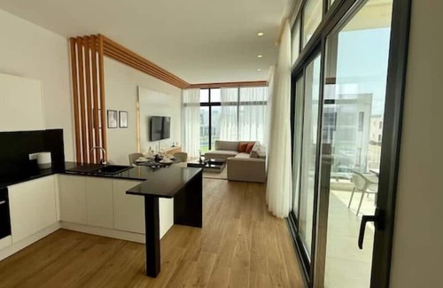 Bahceli Apartamento | Chic penthouse in green resort: pool + gym