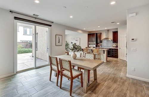 Santa Rosa Casa | Located just minutes from the Green Music Center, and close to renowned wineries